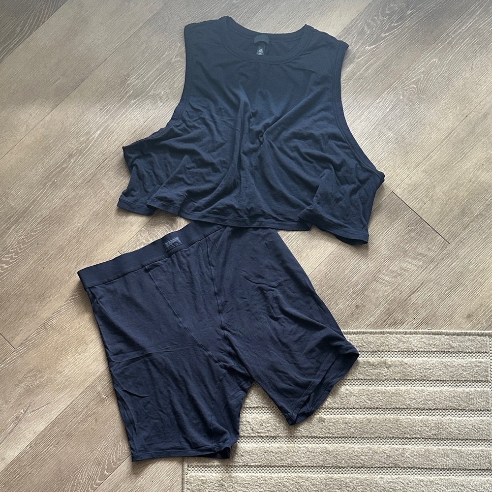 SKIMS | Sleeveless Top and Shorts Set